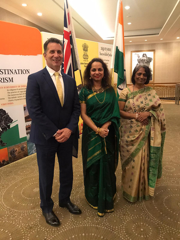 Dr Vidhu with Hon Paul Papalia and Hon Dantu Charandasi, Consul General of India ๐ฎ๐ณ in Perth!